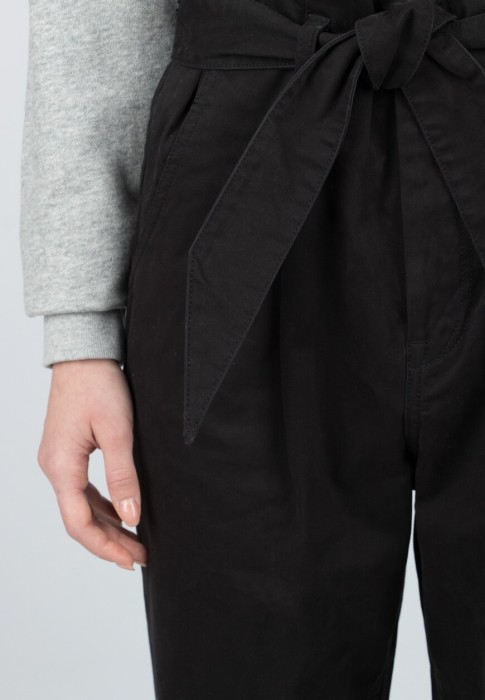 джинсы  из проверенных материалов спереди