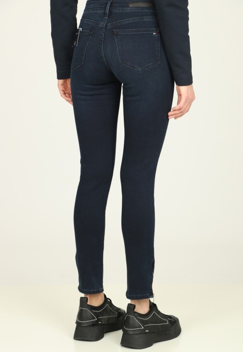 Товар синего цвета с внутренней стороны