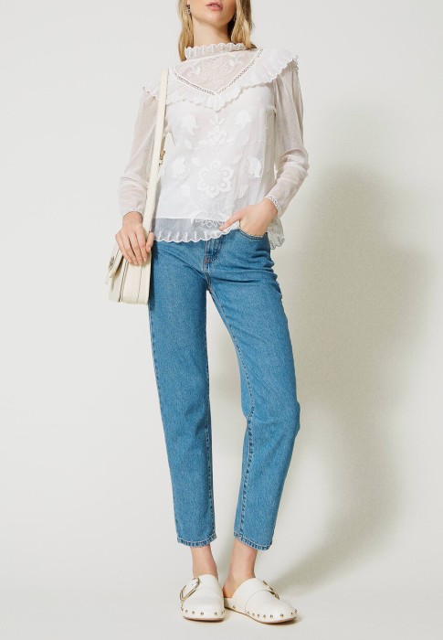 джинсы  по цене 21630 руб вид справа