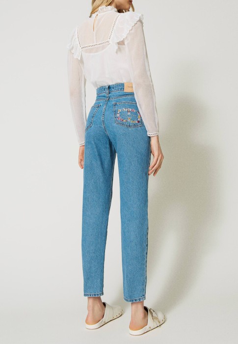 Товар синего цвета с внутренней стороны