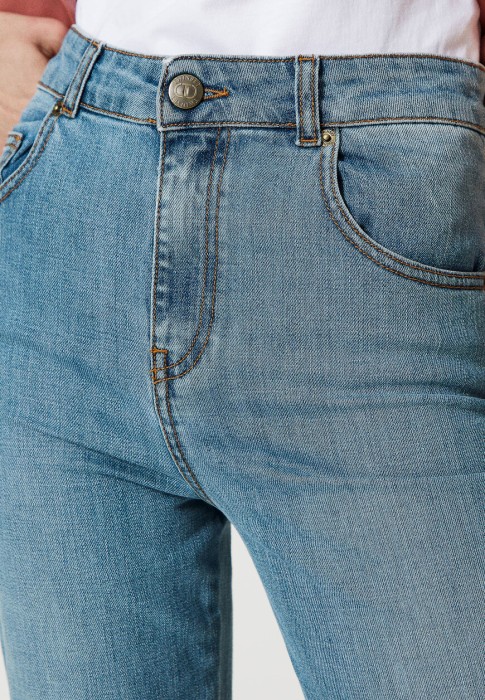 Товар синего цвета с внутренней стороны