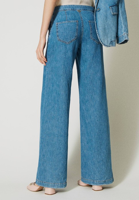 джинсы  по цене 20930 руб вид справа