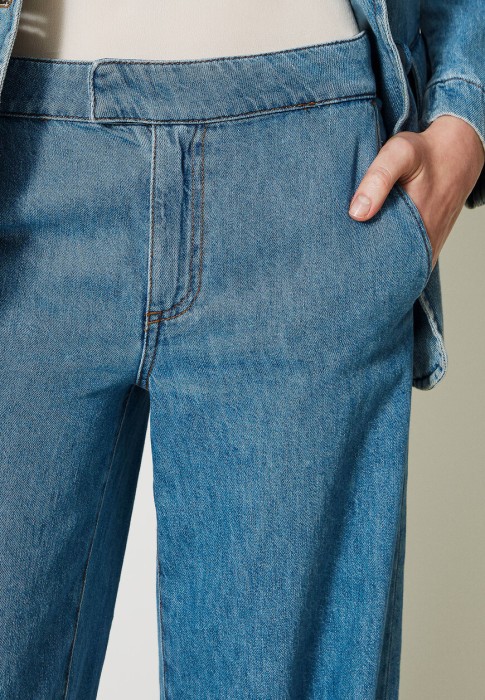 джинсы  из проверенных материалов спереди