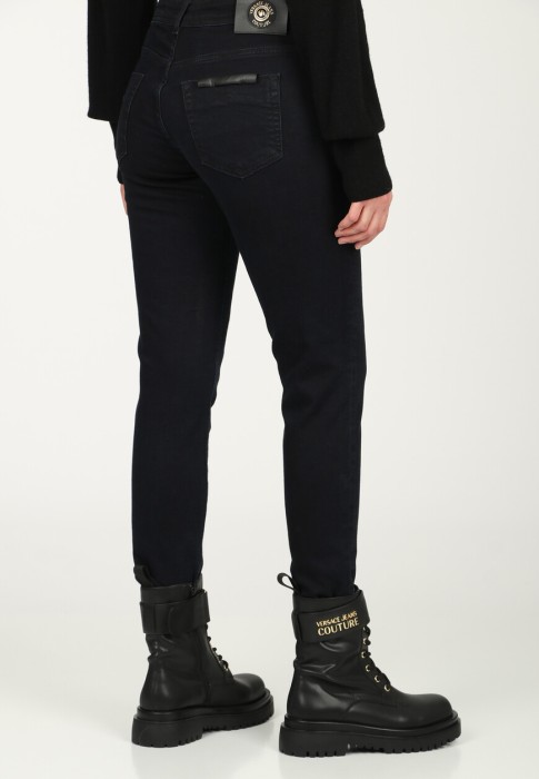 Товар черного цвета с внутренней стороны