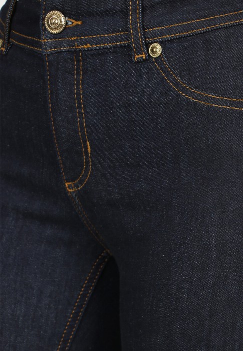 Товар синего цвета с внутренней стороны