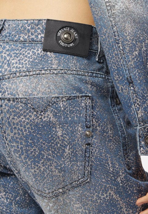 Товар синего цвета с внутренней стороны