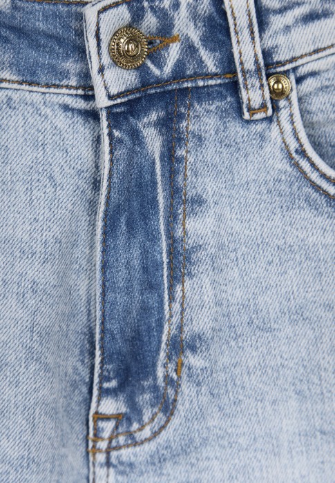 джинсы  универсального стиля с лицевой стороны