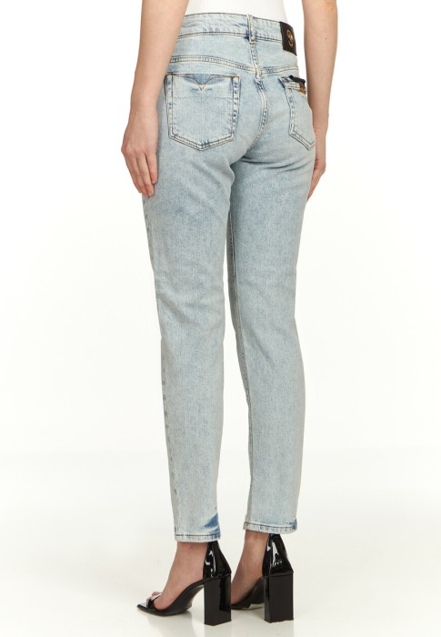 Товар синего цвета с внутренней стороны