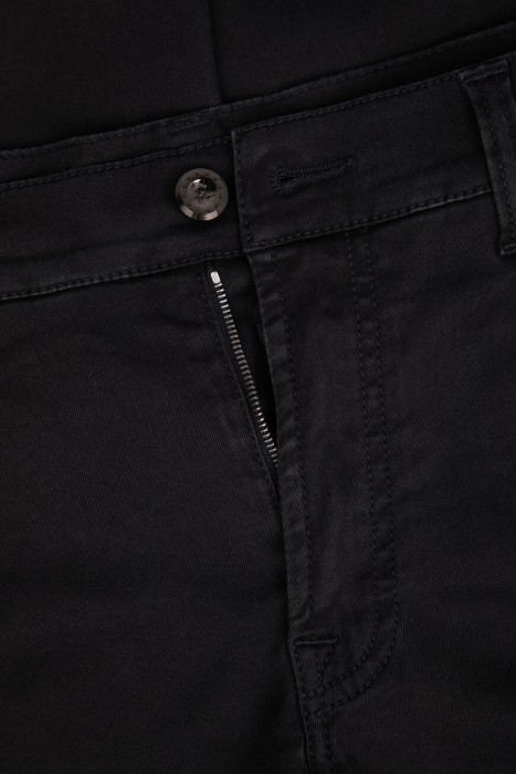 джинсы  из хлопка спереди