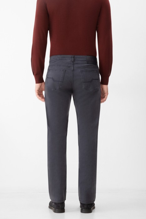 джинсы  по цене 71700 руб вид справа