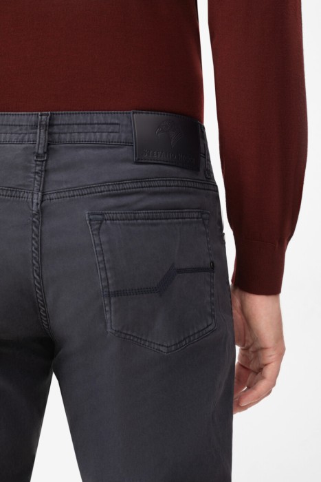 Товар синего цвета с внутренней стороны