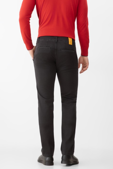 джинсы  по цене 71700 руб вид справа