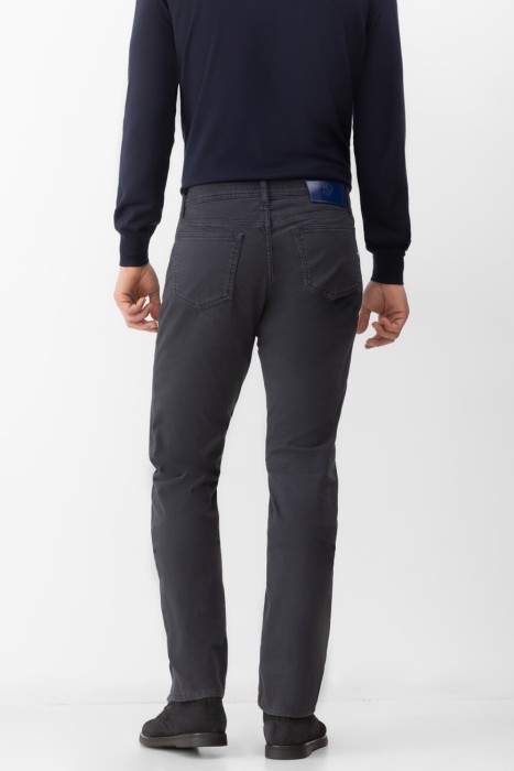 джинсы  по цене 67200 руб вид справа