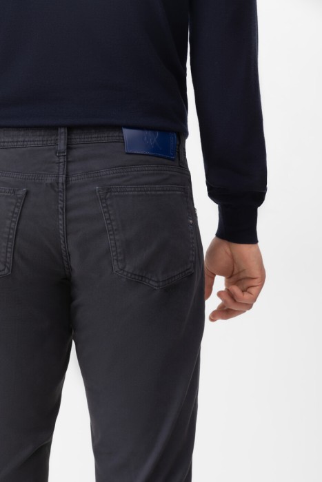 Товар синего цвета с внутренней стороны