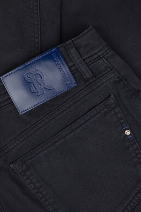 джинсы  из хлопка спереди