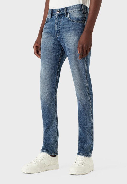 Товар синего цвета с внутренней стороны