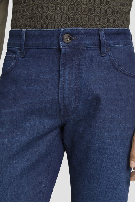 Товар синего цвета с внутренней стороны