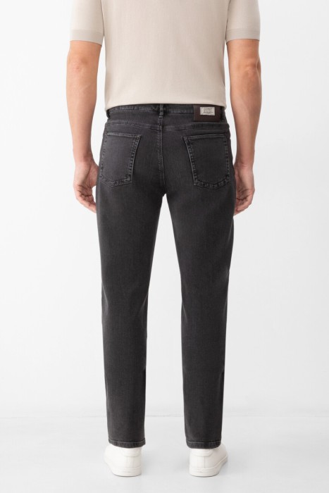 джинсы  по цене 93600 руб вид справа