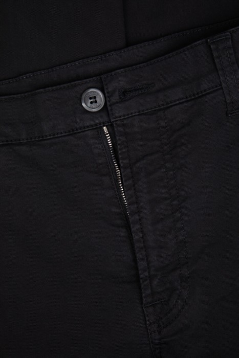 джинсы  из хлопка спереди