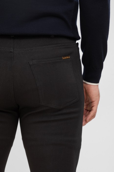 Товар черного цвета с внутренней стороны