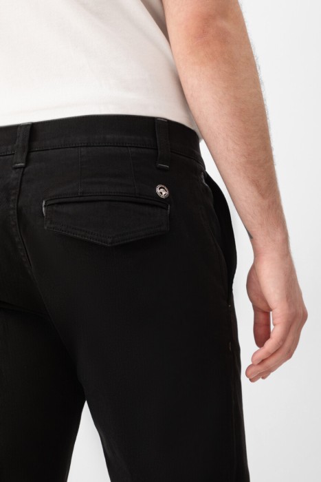 Товар черного цвета с внутренней стороны