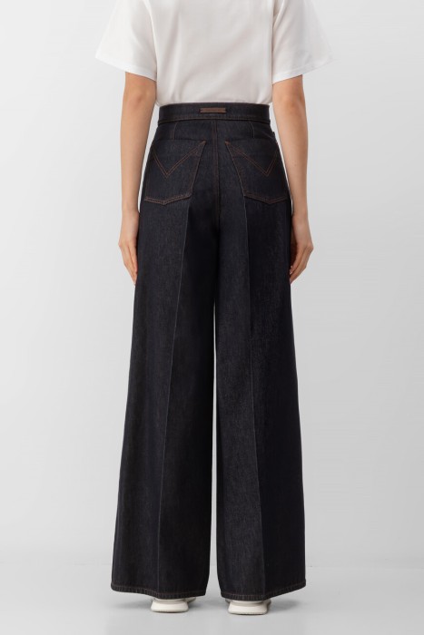 джинсы  по цене 46800 руб вид справа