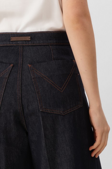 Товар синего цвета с внутренней стороны