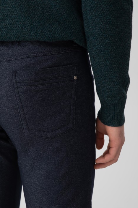 Товар синего цвета с внутренней стороны