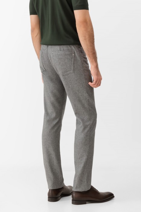 джинсы  по цене 86400 руб вид справа