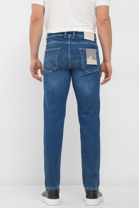 джинсы  по цене 20500 руб вид справа