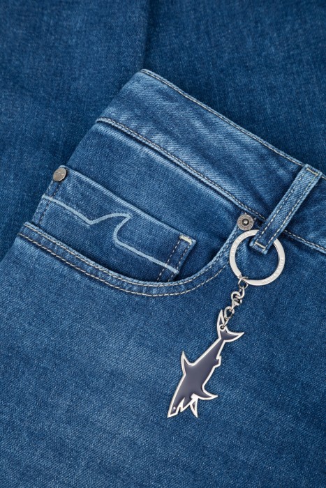 джинсы  классического стиля с лицевой стороны