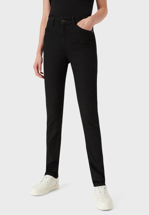 Товар черного цвета с внутренней стороны