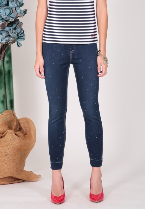 Товар синего цвета с внутренней стороны