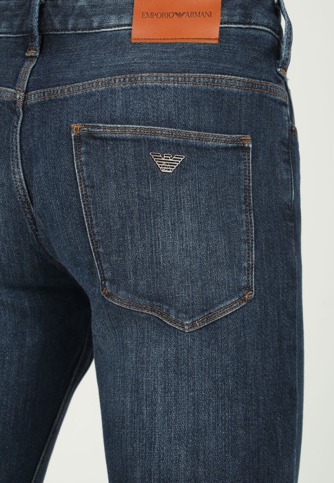 Товар синего цвета с внутренней стороны