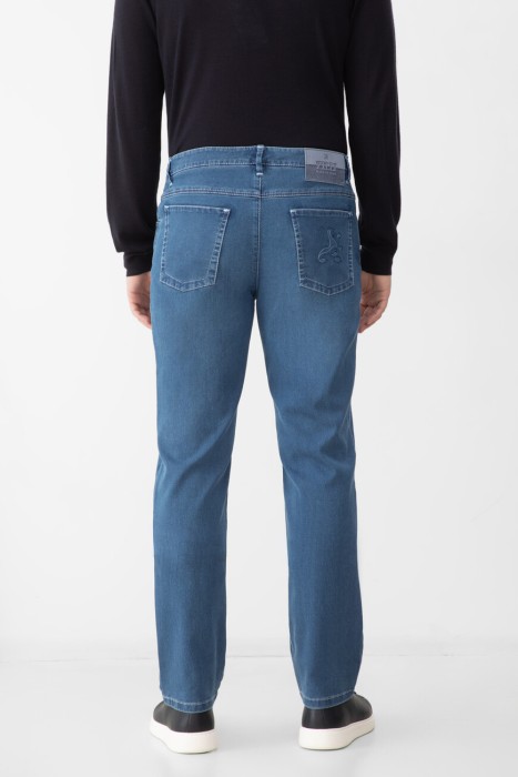 джинсы  по цене 86400 руб вид справа