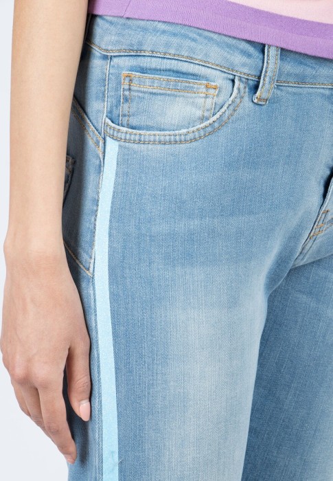 Товар голубого цвета с внутренней стороны