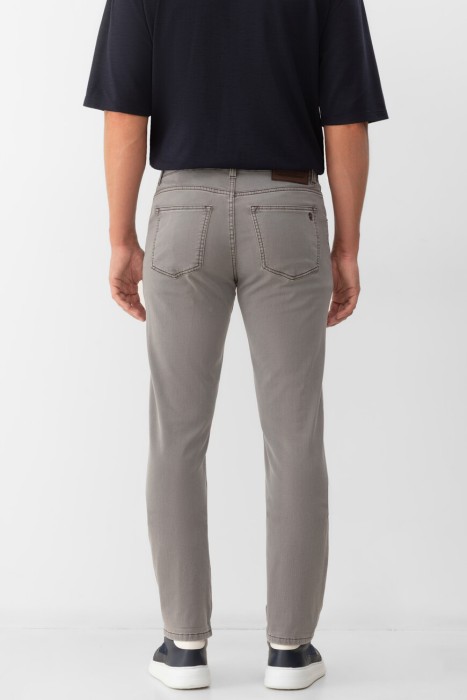 джинсы  от бренда stefano ricci вид слева