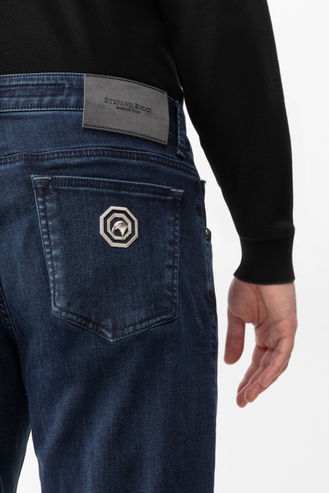 Товар синего цвета с внутренней стороны