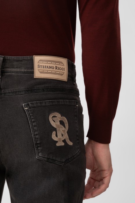 Товар серого цвета с внутренней стороны