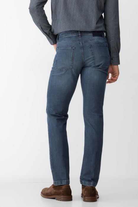 джинсы  по цене 59000 руб вид справа