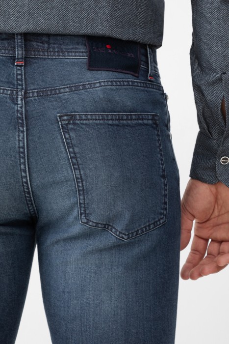 Товар синего цвета с внутренней стороны