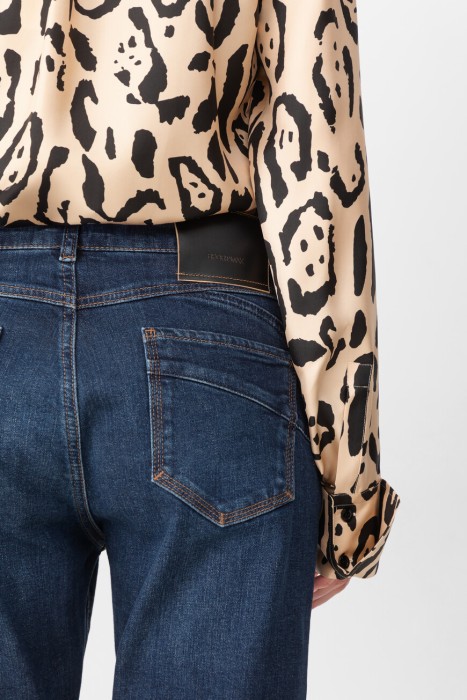 Товар синего цвета с внутренней стороны