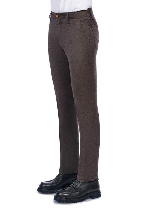 Товар коричневого цвета с внутренней стороны