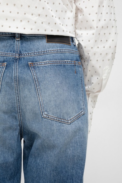 Товар синего цвета с внутренней стороны