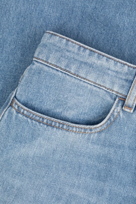 джинсы  классического стиля с лицевой стороны
