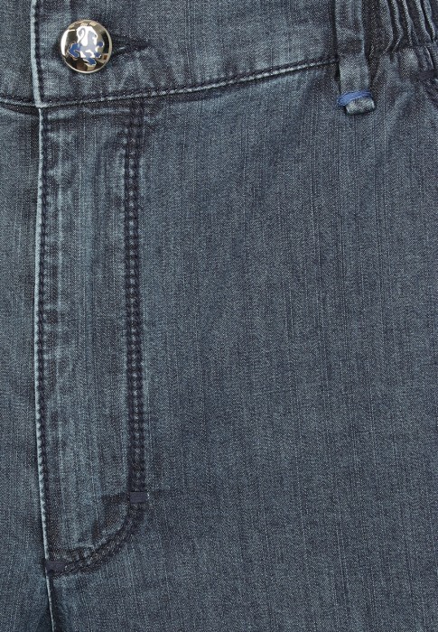 Товар синего цвета с внутренней стороны