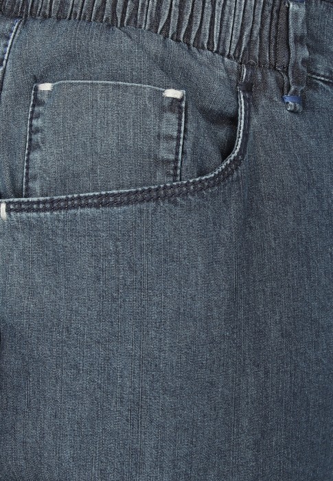 джинсы  из проверенных материалов спереди