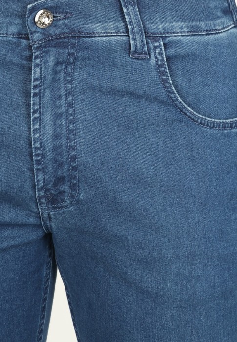 джинсы  из проверенных материалов спереди