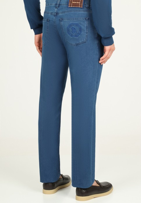 Товар синего цвета с внутренней стороны