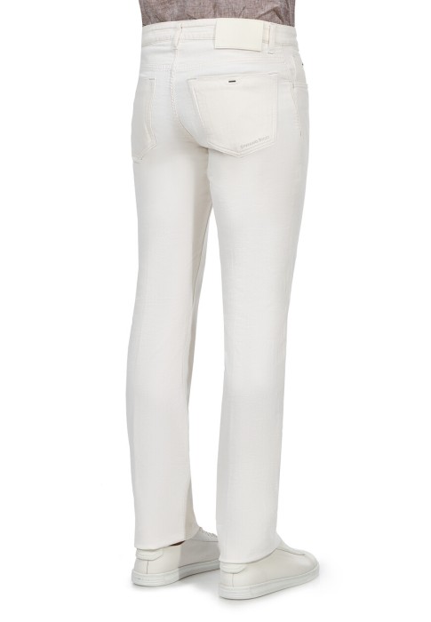 джинсы  универсального стиля с лицевой стороны